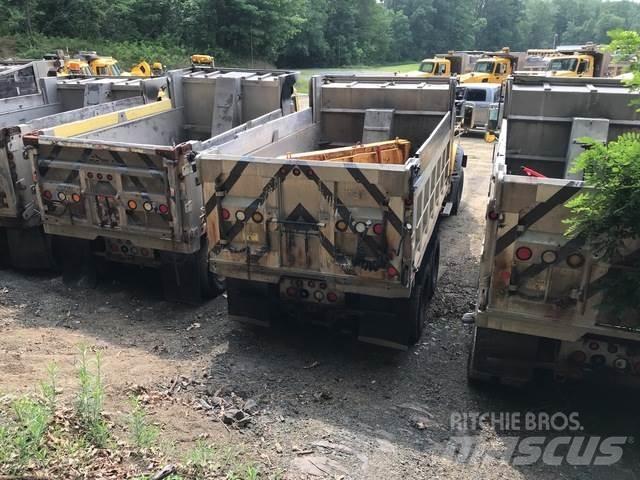 Mack GU713 Snow blades and plows