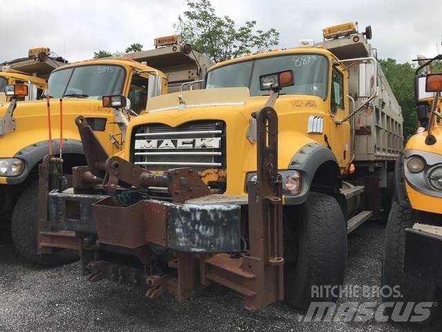 Mack GU713 Snow blades and plows