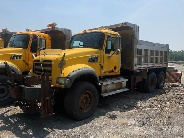 Mack GU713 Snow blades and plows