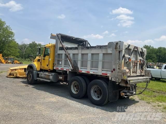Mack GU713 Snow blades and plows