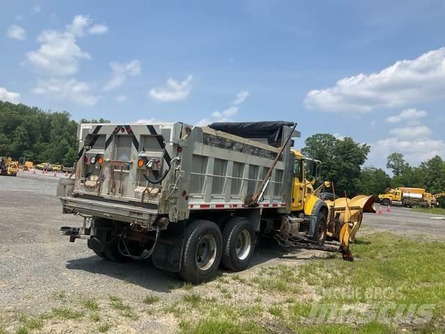 Mack GU713 Snow blades and plows