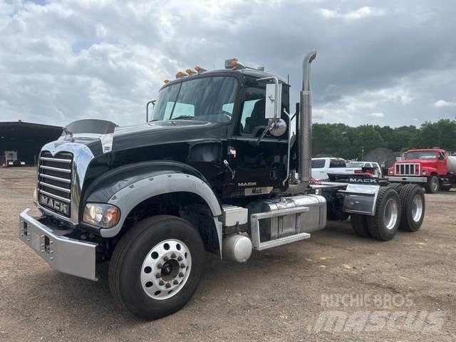Mack GU713 Tractor Units
