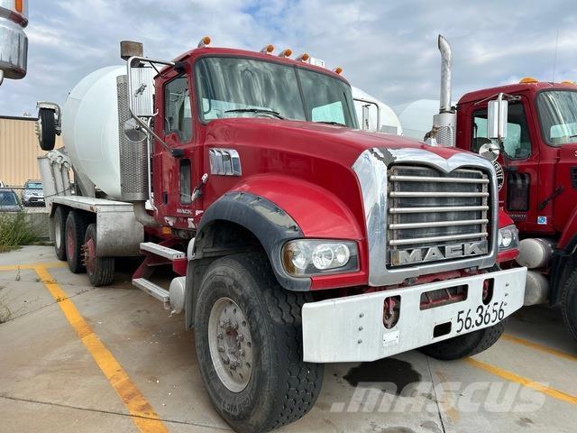 Mack GU713 Other trucks