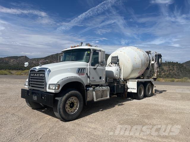 Mack GU713 Other trucks