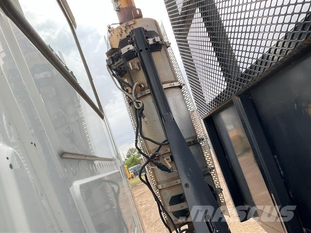 Mack GU713 Flatbed / Dropside trucks