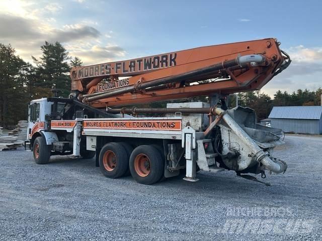 Mack MR688S Concrete pump trucks