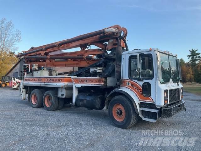 Mack MR688S Concrete pump trucks