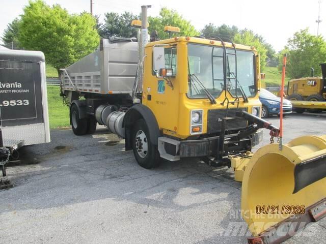 Mack MR690P Snow blades and plows