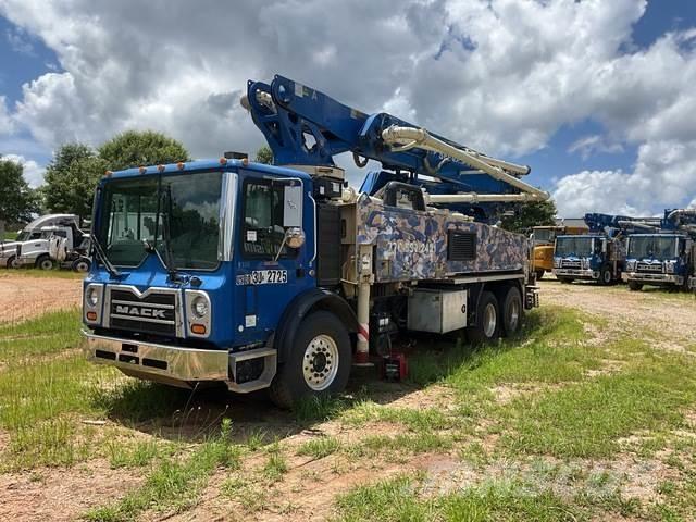 Mack MRU613 Concrete pump trucks