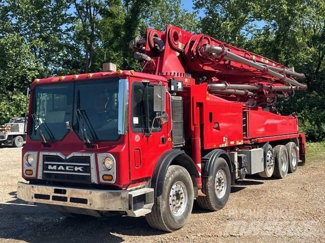 Mack MRU613 Concrete pump trucks