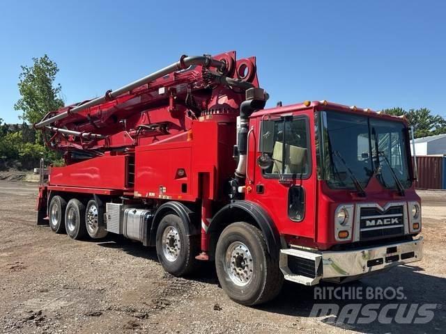 Mack MRU613 Concrete pump trucks
