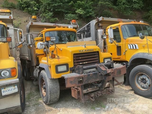 Mack RD600 Snow blades and plows