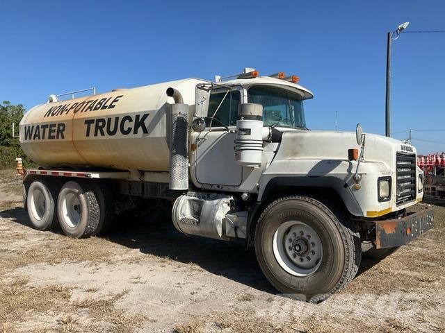 Mack RD600 Water tankers