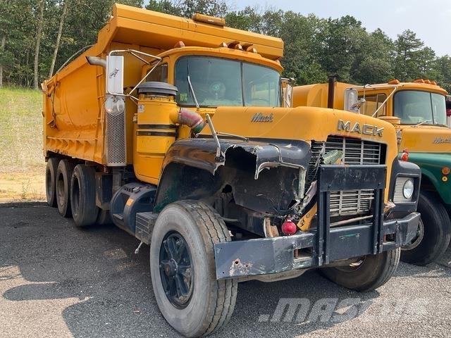 Mack RD686SX Tipper trucks