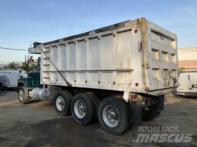 Mack RD688S Tipper trucks