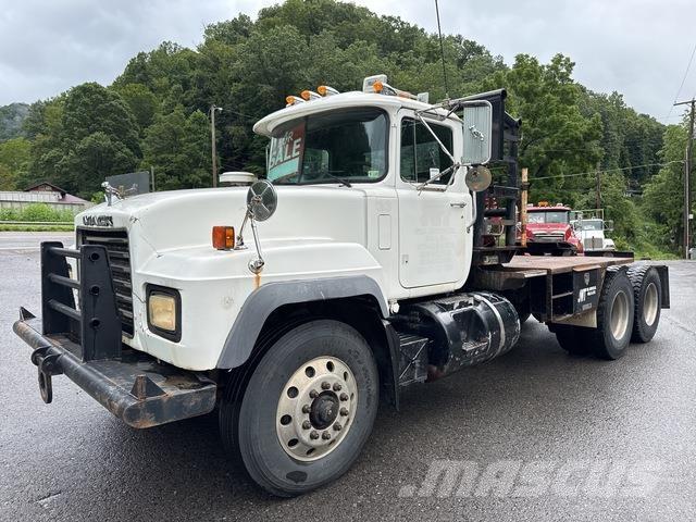 Mack RD688S Flatbed / Dropside trucks