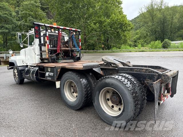 Mack RD688S Flatbed / Dropside trucks