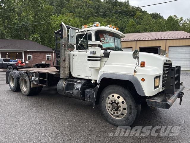 Mack RD688S Flatbed / Dropside trucks