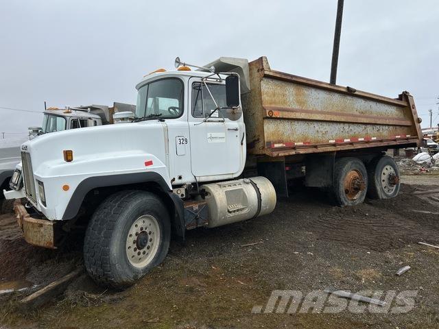 Mack RD688S Tipper trucks