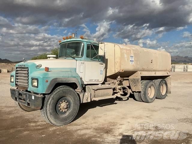 Mack RD690S Water tankers