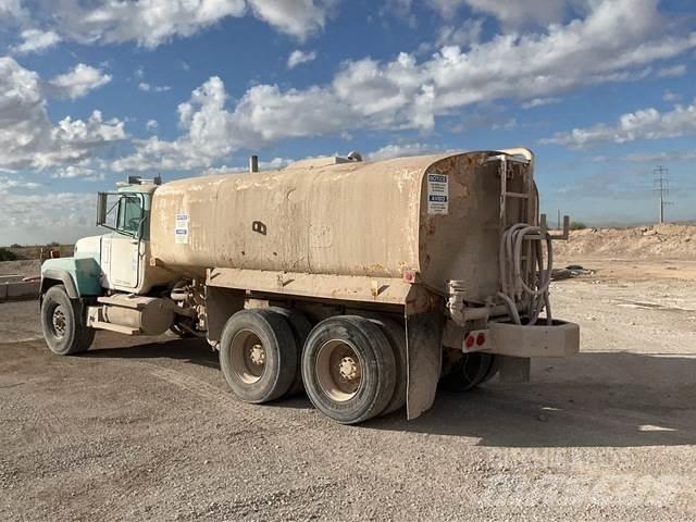 Mack RD690S Water tankers