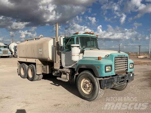 Mack RD690S Water tankers