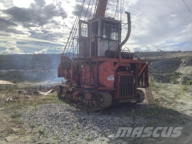 Madill 071 Harvester cranes