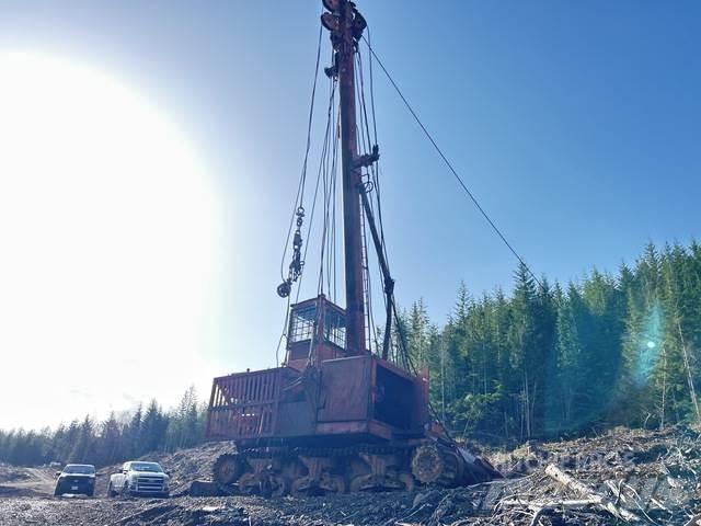 Madill O71 Harvester cranes