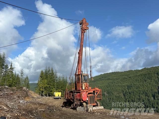 Madill O71 Harvester cranes