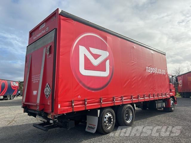 MAN TGM 26.340 Curtainsider trucks
