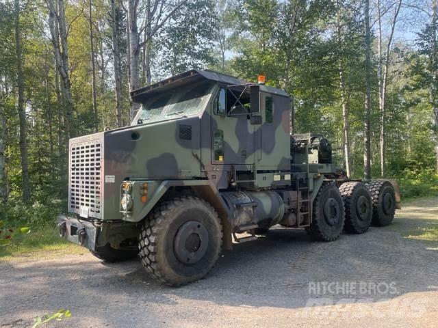 Oshkosh M1070 Tractor Units