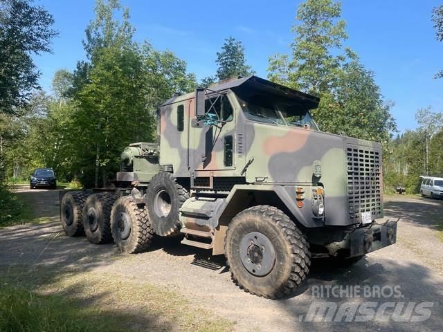 Oshkosh M1070 Tractor Units