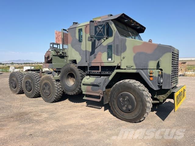 Oshkosh M1070 Recovery vehicles