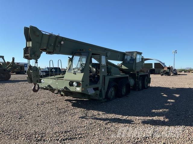 P&H HSHMC-25 Tracked cranes