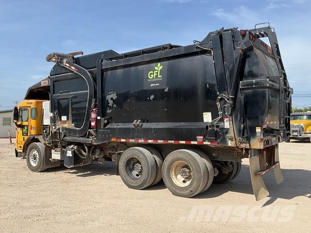 Peterbilt 320 Waste trucks