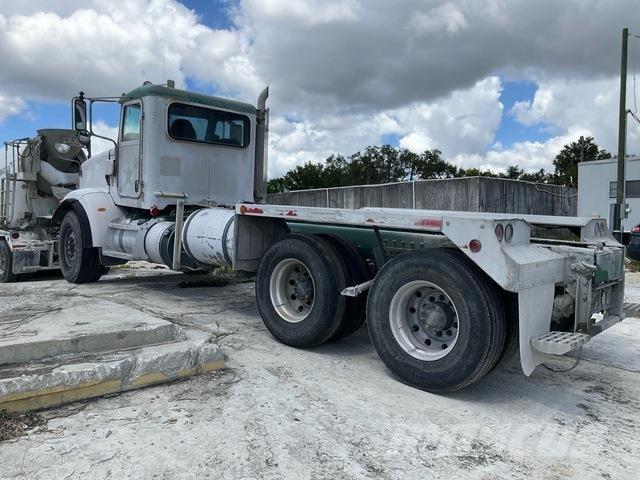 Peterbilt 365 Cabins and interior
