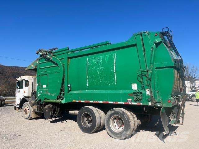 Peterbilt 520 Waste trucks