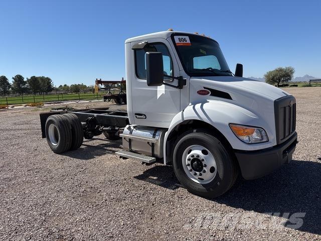 Peterbilt 537 Cabins and interior