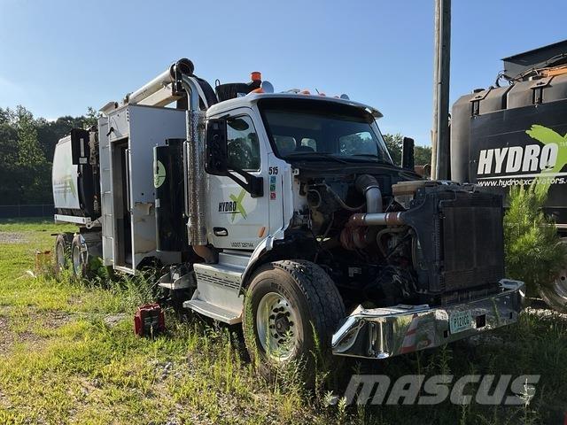Peterbilt 567 Crawler excavators