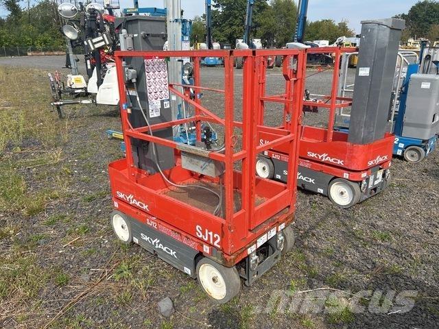 SkyJack SJ12 Vertical mast lifts