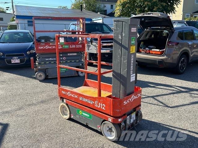 SkyJack SJ12 Vertical mast lifts