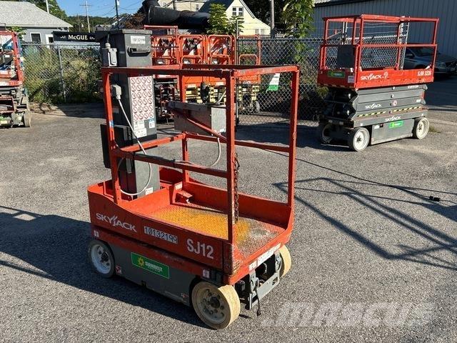 SkyJack SJ12 Vertical mast lifts