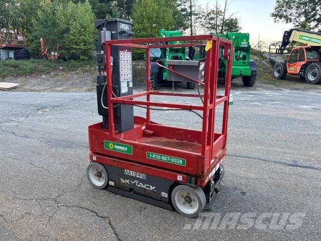SkyJack SJ12 Vertical mast lifts