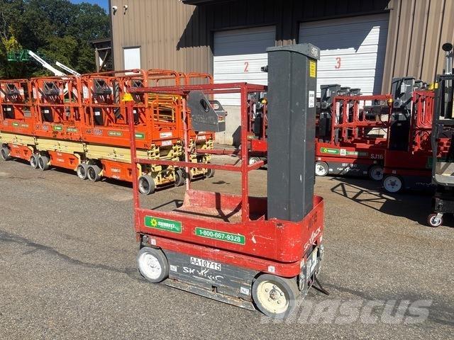 SkyJack SJ12 Vertical mast lifts