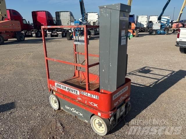 SkyJack SJ16 Vertical mast lifts