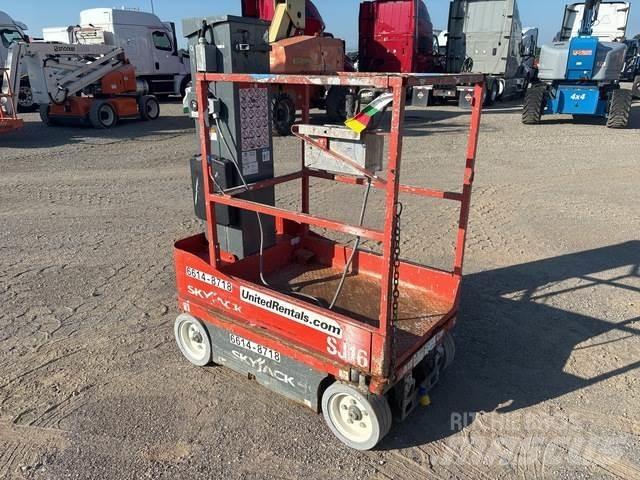 SkyJack SJ16 Vertical mast lifts