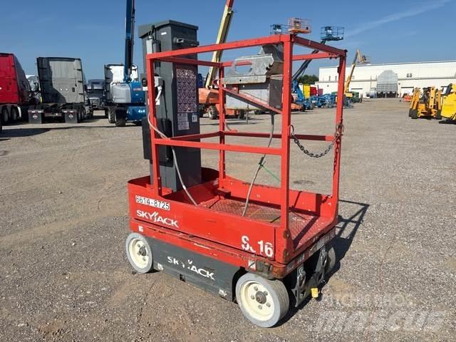 SkyJack SJ16 Vertical mast lifts