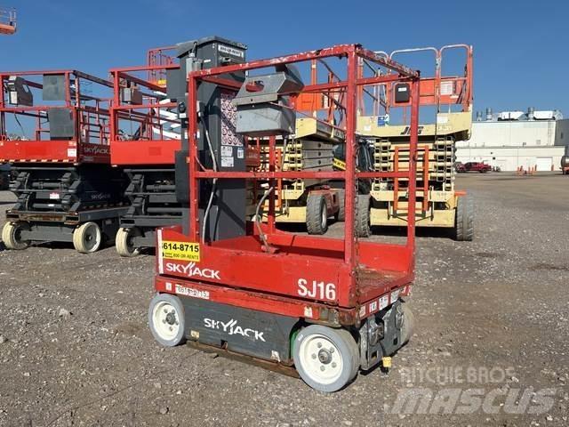 SkyJack SJ16 Vertical mast lifts