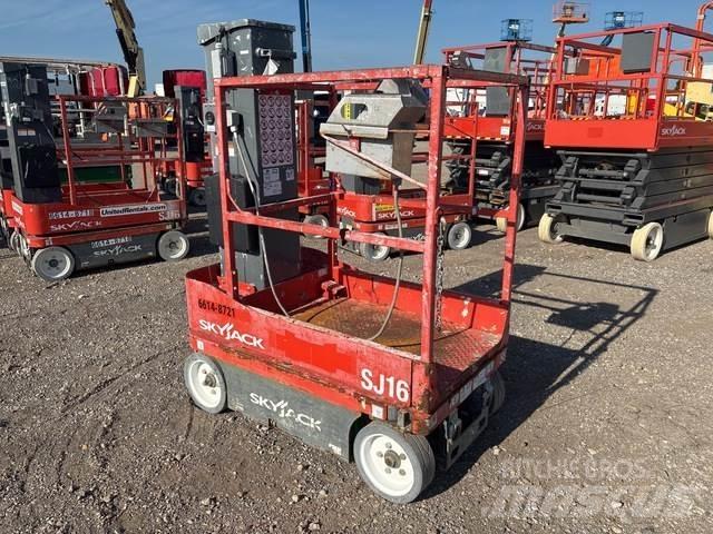 SkyJack SJ16 Vertical mast lifts
