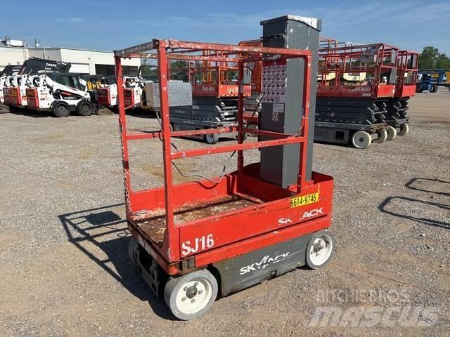 SkyJack SJ16 Vertical mast lifts